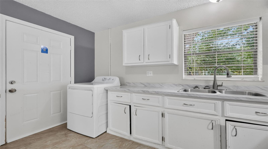 Groveland, Florida 34736, 2 Bedroom Bedrooms, ,1 Bathroombathrooms,Residential,For Sale,Howard,0,Mfrg5116092
