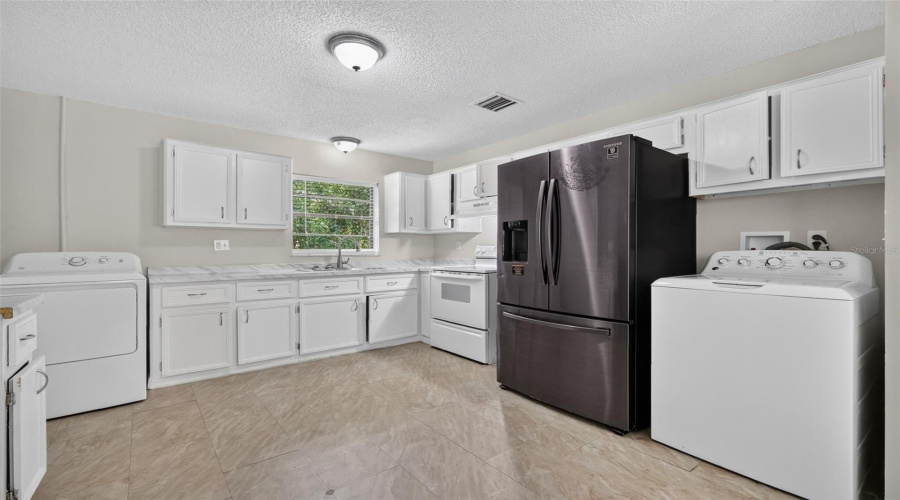 Groveland, Florida 34736, 2 Bedroom Bedrooms, ,1 Bathroombathrooms,Residential,For Sale,Howard,0,Mfrg5116092