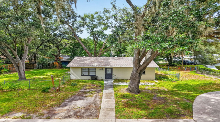 Groveland, Florida 34736, 2 Bedroom Bedrooms, ,1 Bathroombathrooms,Residential,For Sale,Howard,0,Mfrg5116092