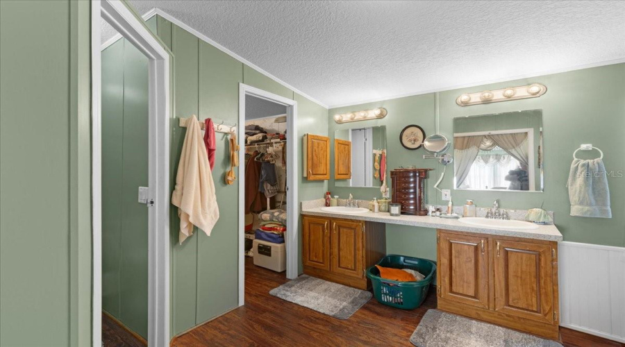 Old Town, Florida 32680, 3 Bedroom Bedrooms, ,2 Bathroombathrooms,Residential,For Sale,743Rd,0,Mfrgc537628
