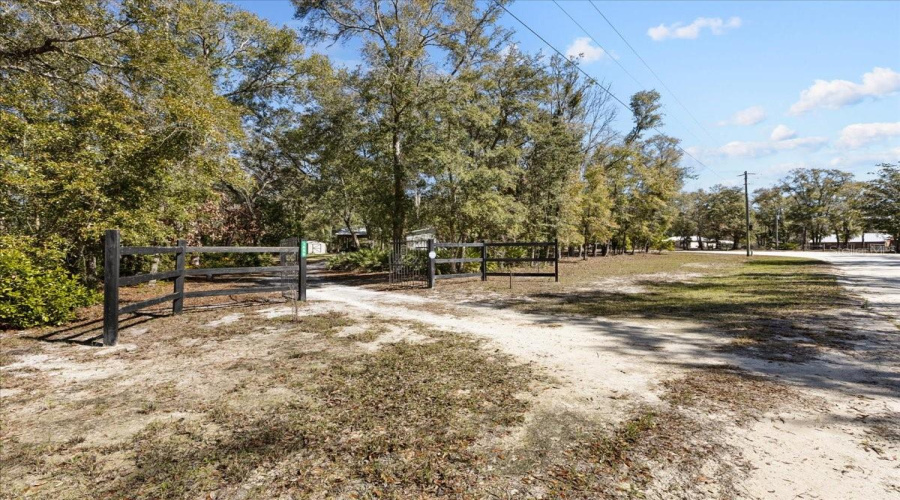 Old Town, Florida 32680, 3 Bedroom Bedrooms, ,2 Bathroombathrooms,Residential,For Sale,743Rd,0,Mfrgc537628