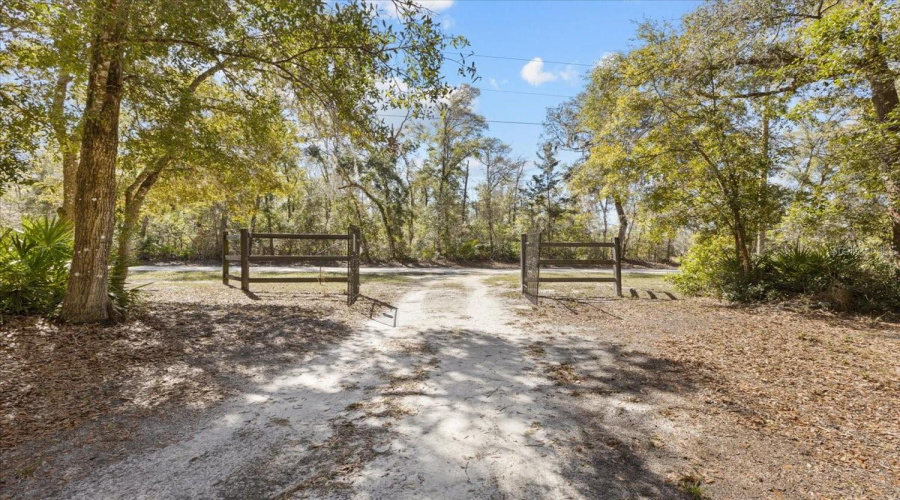Old Town, Florida 32680, 3 Bedroom Bedrooms, ,2 Bathroombathrooms,Residential,For Sale,743Rd,0,Mfrgc537628