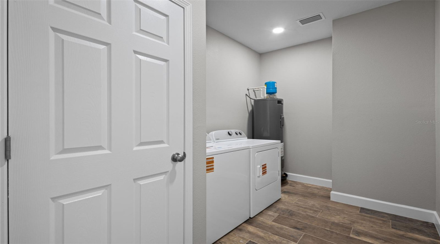Trenton, Florida 32693, 3 Bedroom Bedrooms, ,2 Bathroombathrooms,Residential,For Sale,Dorie,0,Mfrgc540180