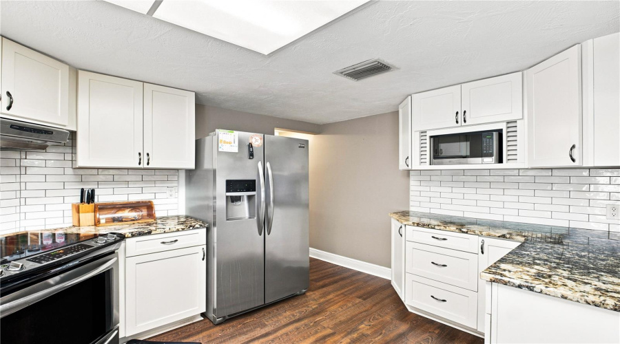 New Port Richey, Florida 34653, 3 Bedroom Bedrooms, ,2 Bathroombathrooms,Residential,For Sale,Otter,0,Mfrtb8517109