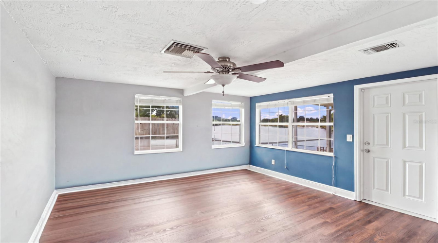 New Port Richey, Florida 34653, 3 Bedroom Bedrooms, ,2 Bathroombathrooms,Residential,For Sale,Otter,0,Mfrtb8517109
