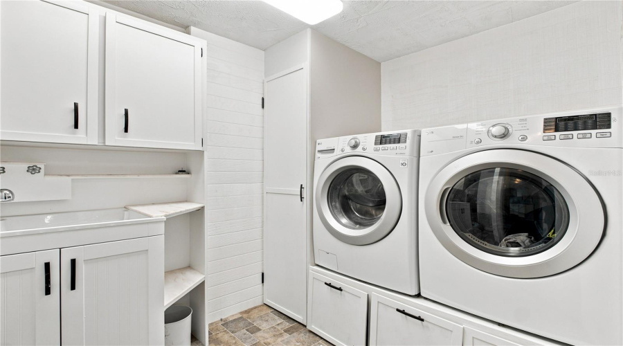 New Port Richey, Florida 34653, 3 Bedroom Bedrooms, ,2 Bathroombathrooms,Residential,For Sale,Otter,0,Mfrtb8517109