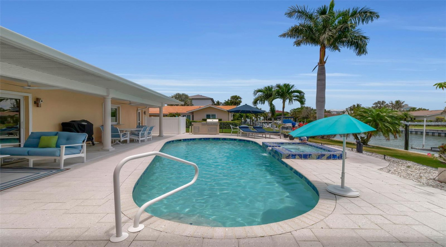 Longboat Key, Florida 34228, 3 Bedroom Bedrooms, ,3 Bathroombathrooms,Residential,For Sale,Hornblower,0,Mfra4692210