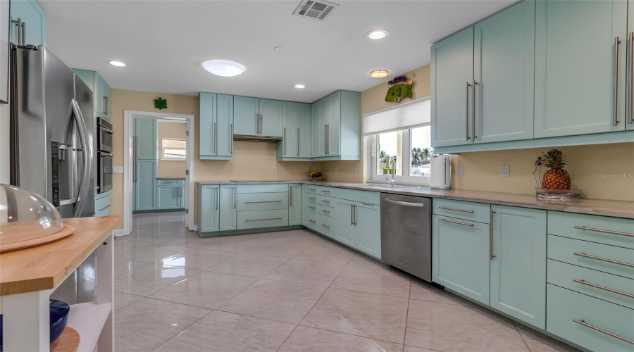 Longboat Key, Florida 34228, 3 Bedroom Bedrooms, ,3 Bathroombathrooms,Residential,For Sale,Hornblower,0,Mfra4692210