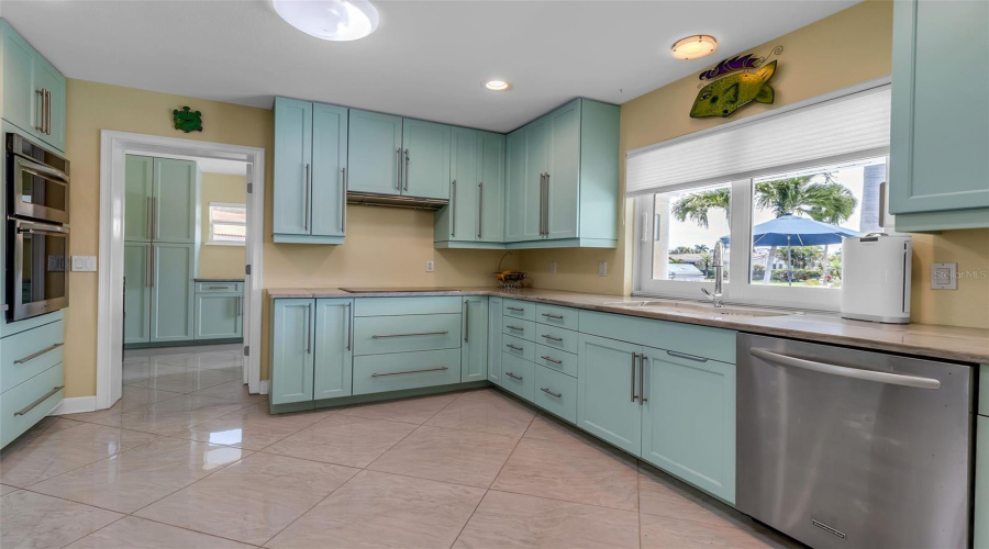 Longboat Key, Florida 34228, 3 Bedroom Bedrooms, ,3 Bathroombathrooms,Residential,For Sale,Hornblower,0,Mfra4692210