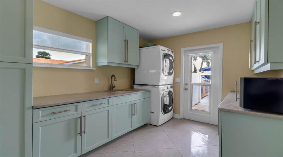 Longboat Key, Florida 34228, 3 Bedroom Bedrooms, ,3 Bathroombathrooms,Residential,For Sale,Hornblower,0,Mfra4692210