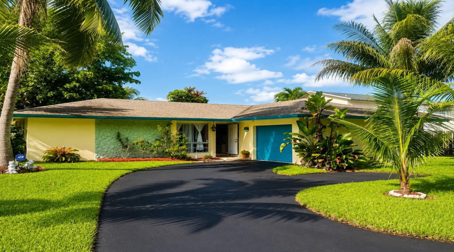 Davie, Florida 33314, 3 Bedroom Bedrooms, ,2 Bathroombathrooms,Residential,For Sale,42Nd,0,Mfro6409135