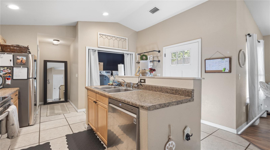 Chiefland, Florida 32626, 3 Bedroom Bedrooms, ,2 Bathroombathrooms,Residential,For Sale,2Nd,0,Mfrgc541366