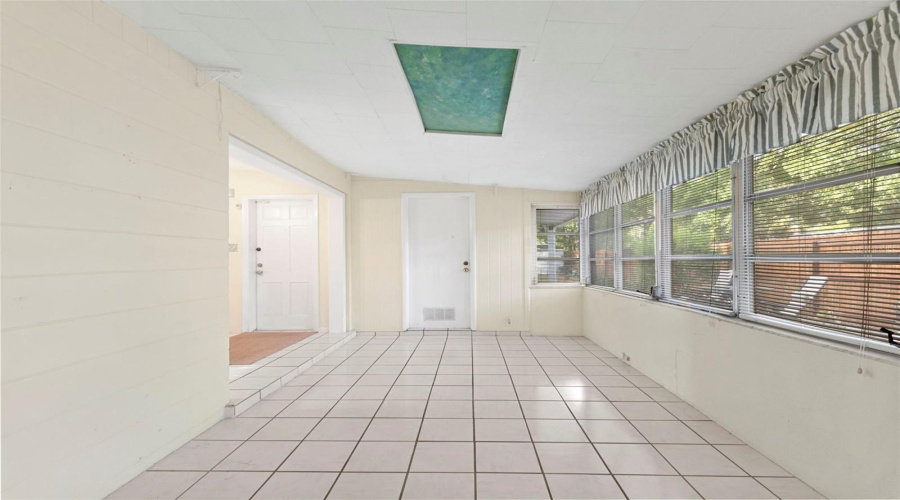 Tampa, Florida 33616, 3 Bedroom Bedrooms, ,1 Bathroombathrooms,Residential,For Sale,Lois,0,Mfrtb8541746