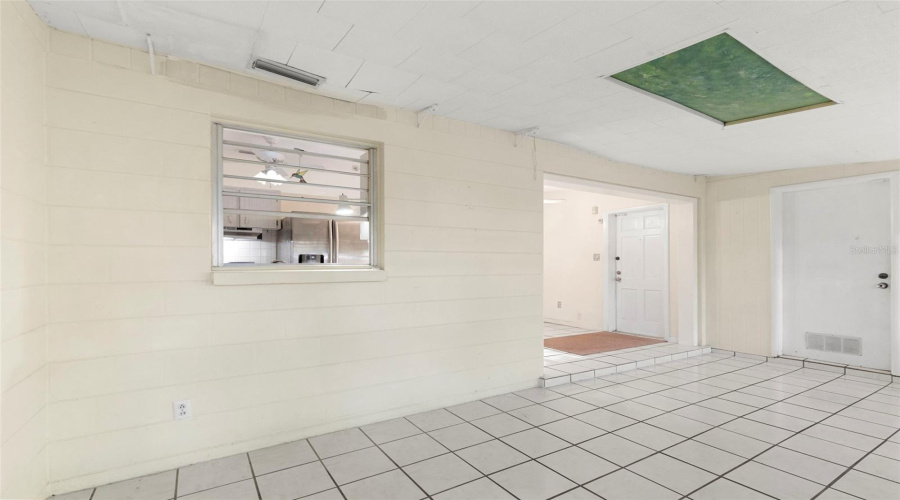 Tampa, Florida 33616, 3 Bedroom Bedrooms, ,1 Bathroombathrooms,Residential,For Sale,Lois,0,Mfrtb8541746