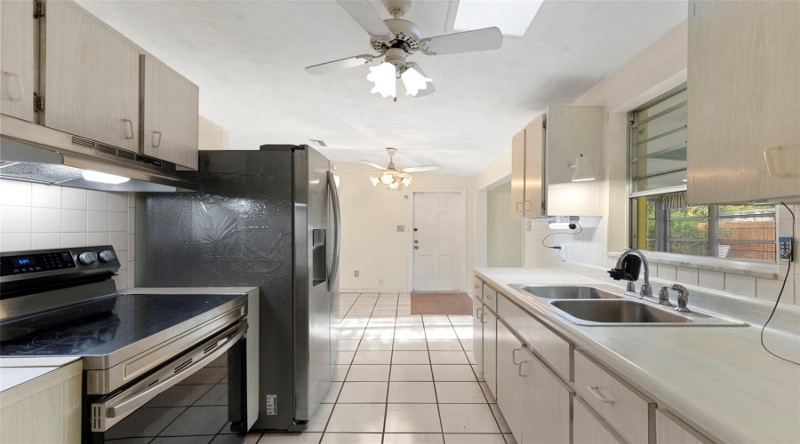Tampa, Florida 33616, 3 Bedroom Bedrooms, ,1 Bathroombathrooms,Residential,For Sale,Lois,0,Mfrtb8541746