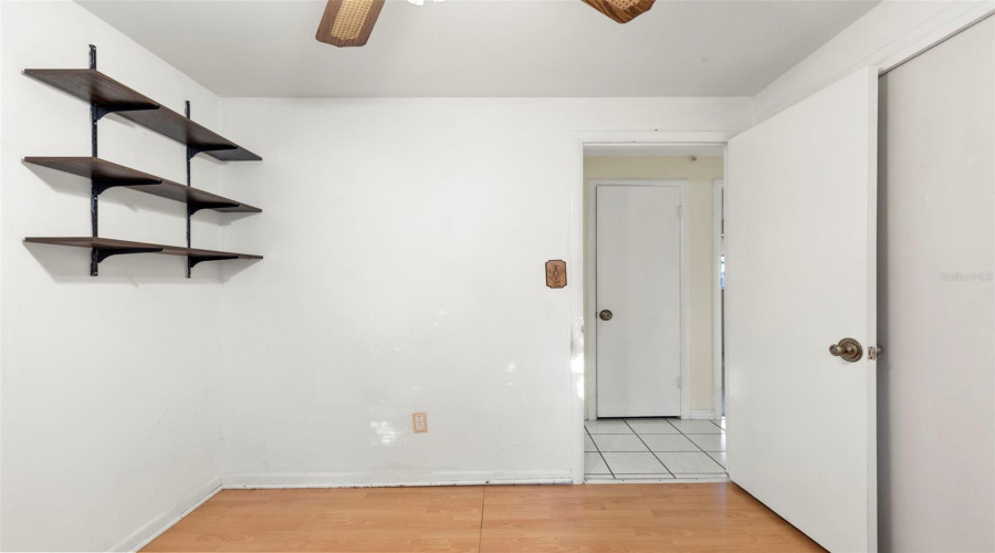 Small Bedroom With Closet