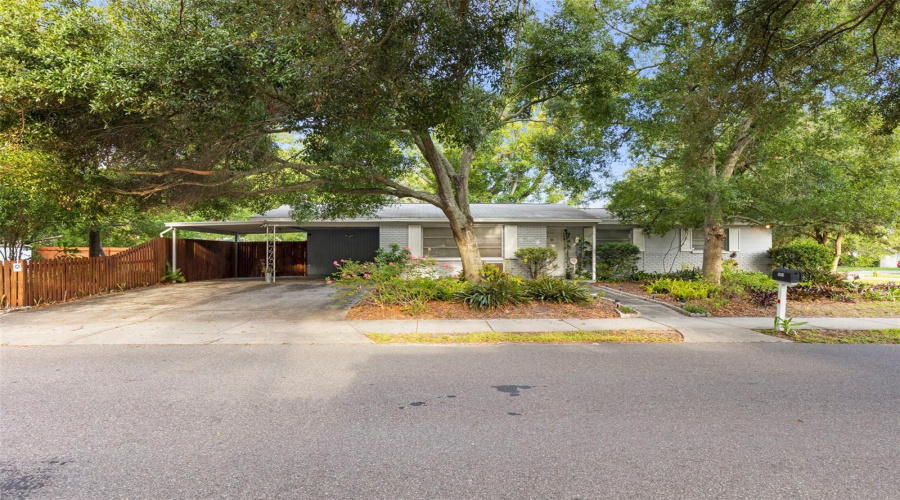 Tampa, Florida 33616, 3 Bedroom Bedrooms, ,1 Bathroombathrooms,Residential,For Sale,Lois,0,Mfrtb8541746
