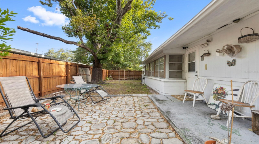 Tampa, Florida 33616, 3 Bedroom Bedrooms, ,1 Bathroombathrooms,Residential,For Sale,Lois,0,Mfrtb8541746