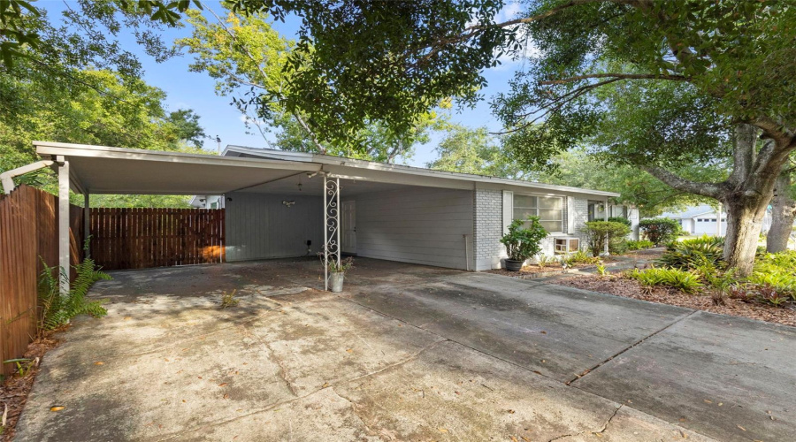 Tampa, Florida 33616, 3 Bedroom Bedrooms, ,1 Bathroombathrooms,Residential,For Sale,Lois,0,Mfrtb8541746