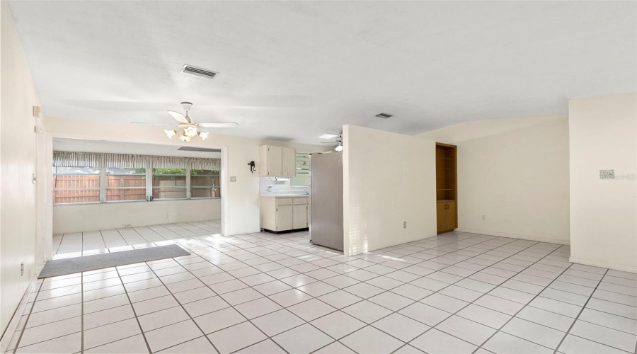Tampa, Florida 33616, 3 Bedroom Bedrooms, ,1 Bathroombathrooms,Residential,For Sale,Lois,0,Mfrtb8541746
