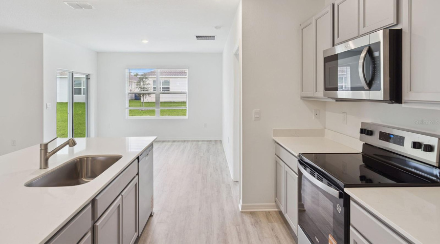 Lakeland, Florida 33810, 3 Bedroom Bedrooms, ,2 Bathroombathrooms,Residential,For Sale,Forrest Fox,0,Mfro6387575