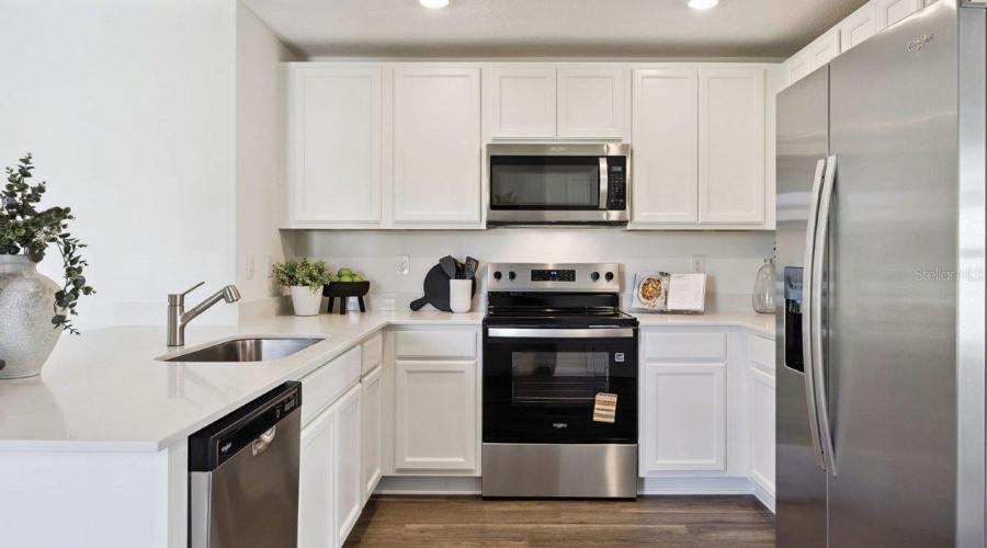 Lakeland, Florida 33810, 3 Bedroom Bedrooms, ,2 Bathroombathrooms,Residential,For Sale,Lake Fox,0,Mfro6418068