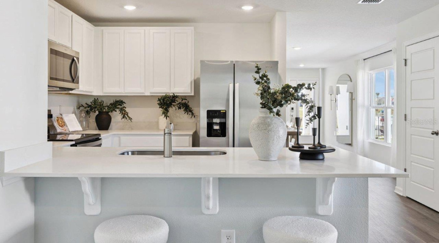 Lakeland, Florida 33810, 3 Bedroom Bedrooms, ,2 Bathroombathrooms,Residential,For Sale,Lake Fox,0,Mfro6418068