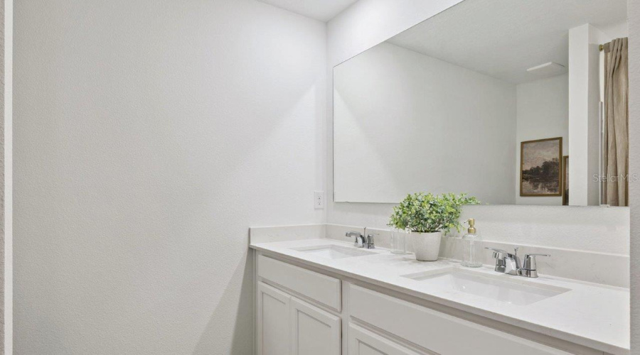 Lakeland, Florida 33810, 3 Bedroom Bedrooms, ,2 Bathroombathrooms,Residential,For Sale,Lake Fox,0,Mfro6418068