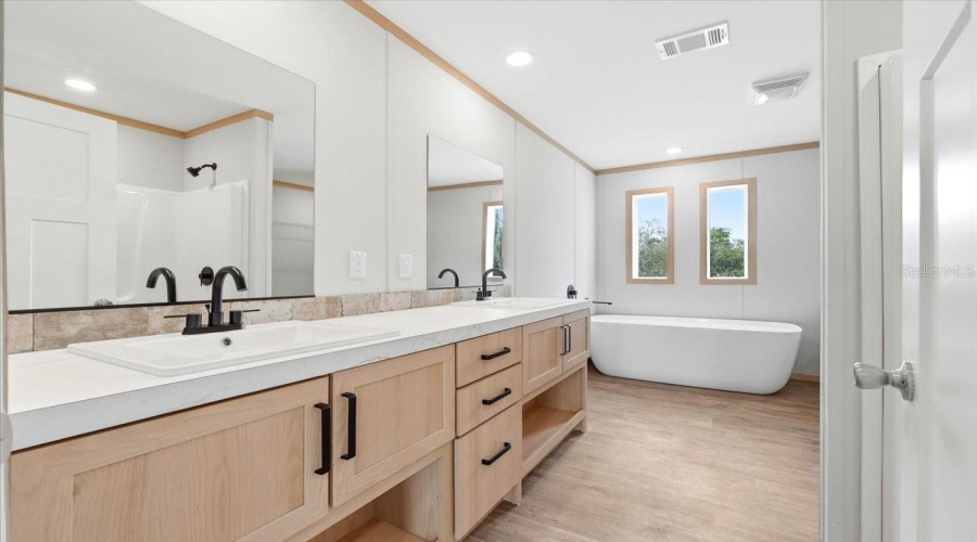 Lake Wales, Florida 33859, 3 Bedroom Bedrooms, ,2 Bathroombathrooms,Residential,For Sale,Crows Bluff,0,Mfrp4936545