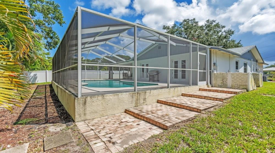 Dunedin, Florida 34698, 3 Bedroom Bedrooms, ,2 Bathroombathrooms,Residential,For Sale,Patricia,0,Mfrtb8541477