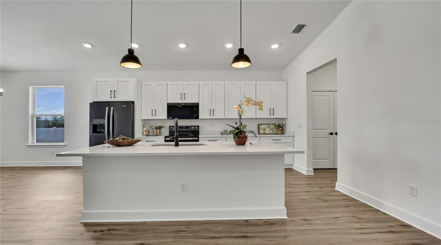 Brooksville, Florida 34613, 4 Bedroom Bedrooms, ,3 Bathroombathrooms,Residential,For Sale,Meadow Swallow,0,Mfro6436946