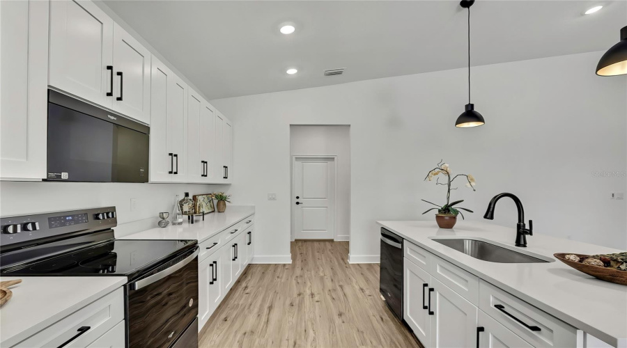 Brooksville, Florida 34613, 4 Bedroom Bedrooms, ,3 Bathroombathrooms,Residential,For Sale,Meadow Swallow,0,Mfro6436946