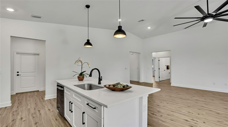 Brooksville, Florida 34613, 4 Bedroom Bedrooms, ,3 Bathroombathrooms,Residential,For Sale,Meadow Swallow,0,Mfro6436946