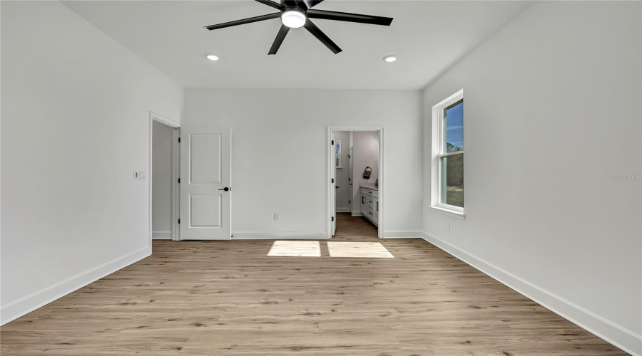 Brooksville, Florida 34613, 4 Bedroom Bedrooms, ,3 Bathroombathrooms,Residential,For Sale,Meadow Swallow,0,Mfro6436946