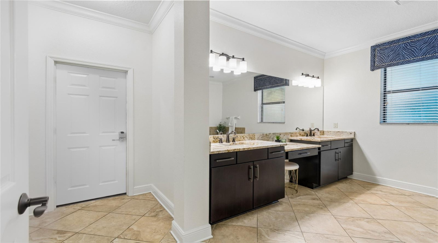 Lutz, Florida 33558, 5 Bedroom Bedrooms, ,4 Bathroombathrooms,Residential,For Sale,Feather Grass Loop,0,Mfrtb8534872