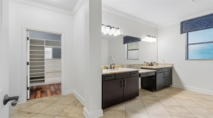 Lutz, Florida 33558, 5 Bedroom Bedrooms, ,4 Bathroombathrooms,Residential,For Sale,Feather Grass Loop,0,Mfrtb8534872