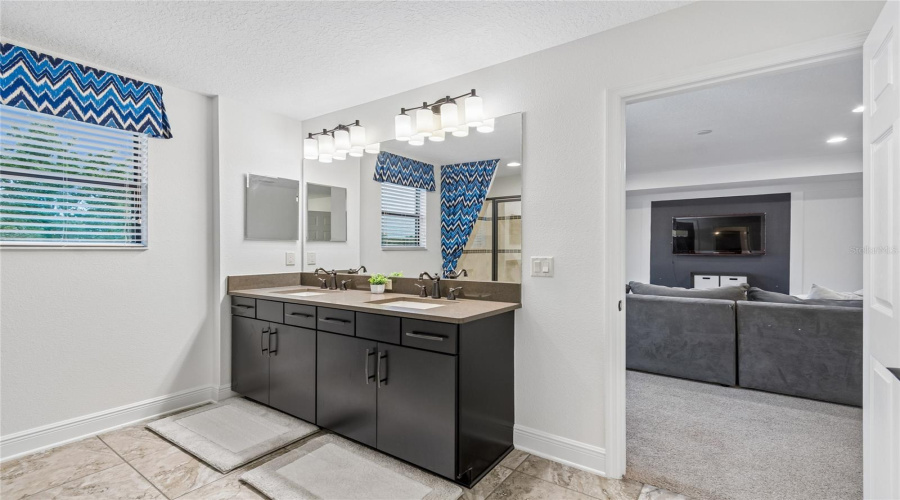 Lutz, Florida 33558, 5 Bedroom Bedrooms, ,4 Bathroombathrooms,Residential,For Sale,Feather Grass Loop,0,Mfrtb8534872