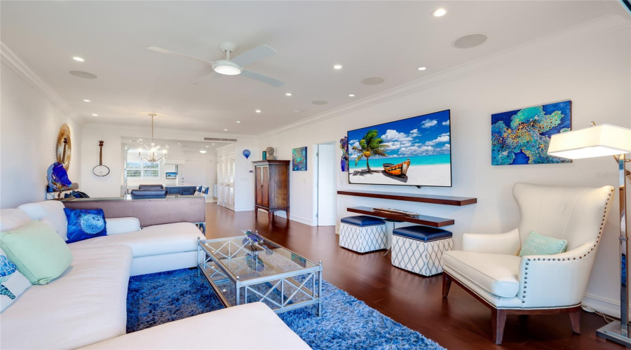 Reimagined Open Concept. 9' Ceilings