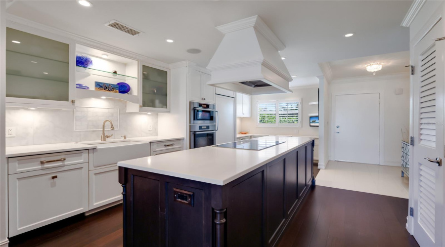 Built-In Dishwasher.  Double Oven Combination