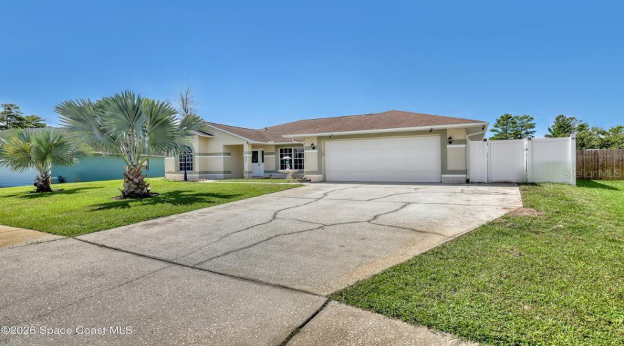 Titusville, Florida 32796, 3 Bedroom Bedrooms, ,2 Bathroombathrooms,Residential,For Sale,Tangle,0,Mfro6437006