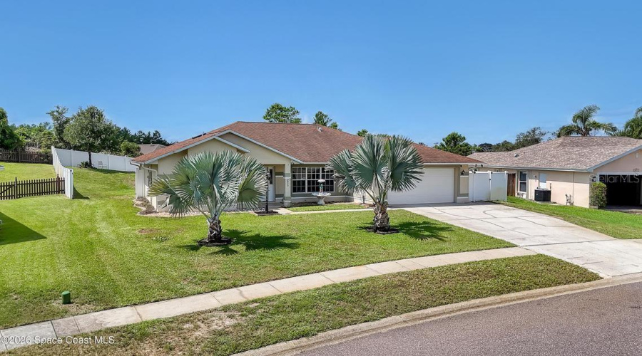 Titusville, Florida 32796, 3 Bedroom Bedrooms, ,2 Bathroombathrooms,Residential,For Sale,Tangle,0,Mfro6437006