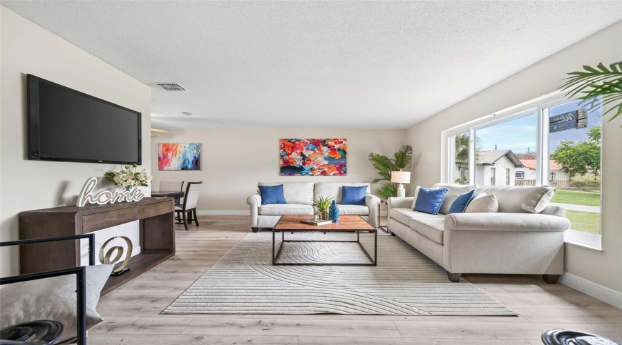 Living Room20'X14'