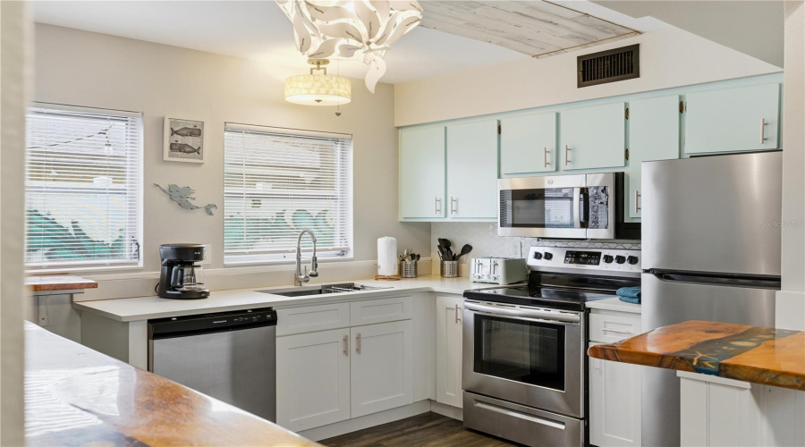 Sarasota, Florida 34242, 6 Bedroom Bedrooms, ,4 Bathroombathrooms,Residential,For Sale,Calle Menorca,0,Mfrtb8541886