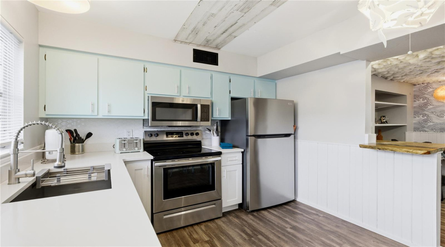 Sarasota, Florida 34242, 6 Bedroom Bedrooms, ,4 Bathroombathrooms,Residential,For Sale,Calle Menorca,0,Mfrtb8541886