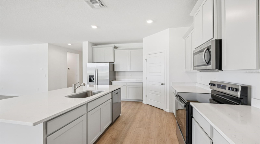 Winter Haven, Florida 33884, 5 Bedroom Bedrooms, ,3 Bathroombathrooms,Residential,For Sale,Hummingbird,0,Mfro6423839