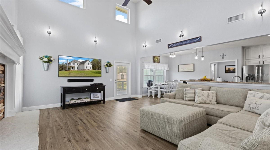 Trenton, Florida 32693, 5 Bedroom Bedrooms, ,5 Bathroombathrooms,Residential,For Sale,48Th,0,Mfrgc538338