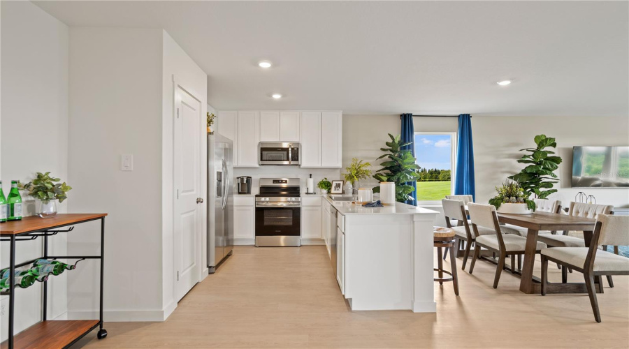 Eagle Lake, Florida 33839, 4 Bedroom Bedrooms, ,2 Bathroombathrooms,Residential,For Sale,Rover,0,Mfro6437005