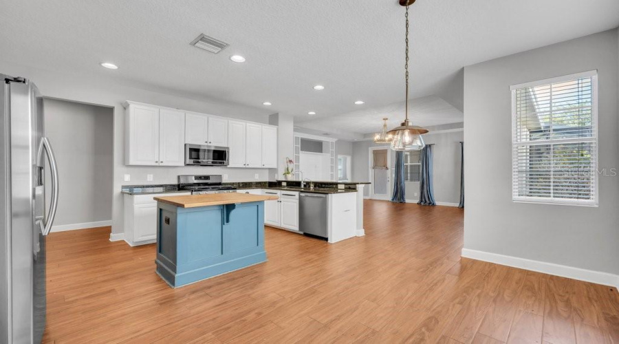 Lithia, Florida 33547, 4 Bedroom Bedrooms, ,3 Bathroombathrooms,Residential,For Sale,Loneoak View,0,Mfrtb8532013