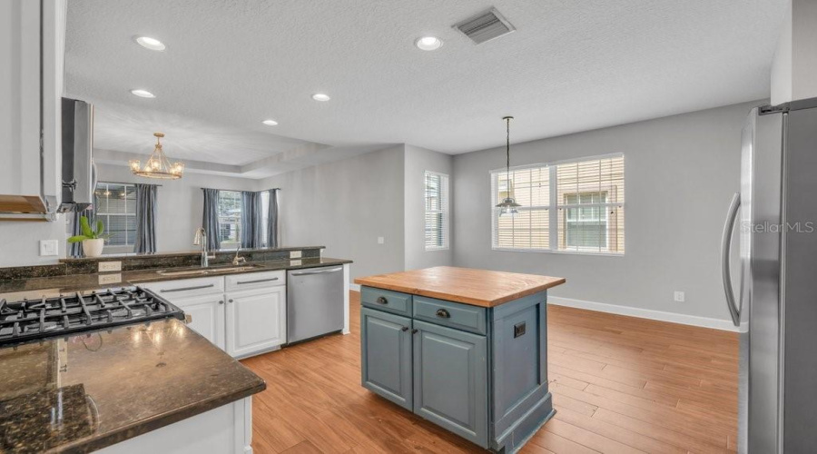Lithia, Florida 33547, 4 Bedroom Bedrooms, ,3 Bathroombathrooms,Residential,For Sale,Loneoak View,0,Mfrtb8532013