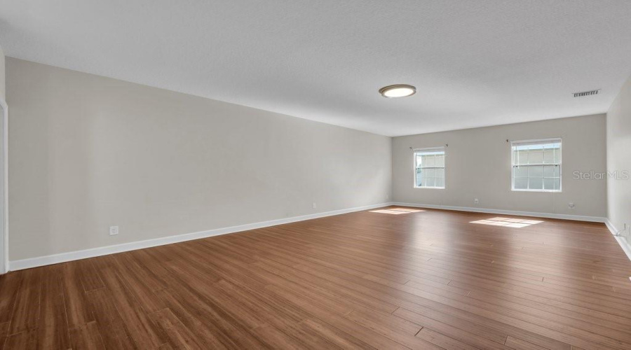 Lithia, Florida 33547, 4 Bedroom Bedrooms, ,3 Bathroombathrooms,Residential,For Sale,Loneoak View,0,Mfrtb8532013